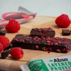 Abso Layered Protein Bar Kínáló (16db x 50 g) - Málnás - csokoládés ízű vegán fehérjeszelet